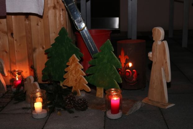 Christbaumaufstellen in Kay Christbaumaufstellen in Kay