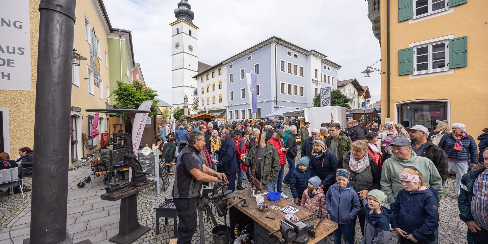 Bauern- und Handwerkermarkt Waging am See, © Tourist-Info Waginger See / Richard Scheuerecker Bauern- und Handwerkermarkt Waging am See, © Tourist-Info Waginger See / Richard Scheuerecker