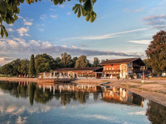 Strandkurhaus Waging am See, © Tourist-Info Waginger See / Richard Scheuerecker Strandkurhaus Waging am See, © Tourist-Info Waginger See / Richard Scheuerecker