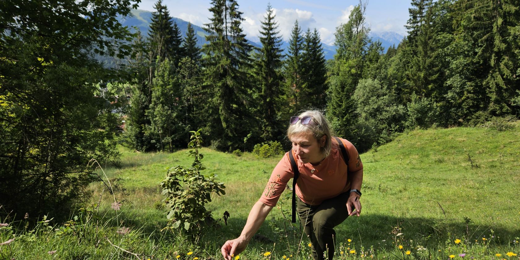 Kr&auml;uterwanderung mit Silvia, &copy; Tourist Information Reit im Winkl - Plafiner