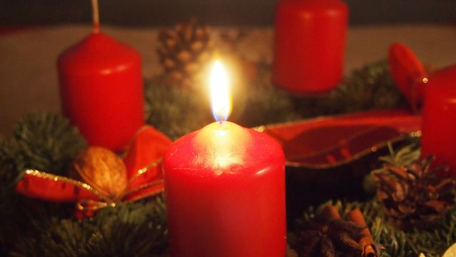 Adventskranzbinden