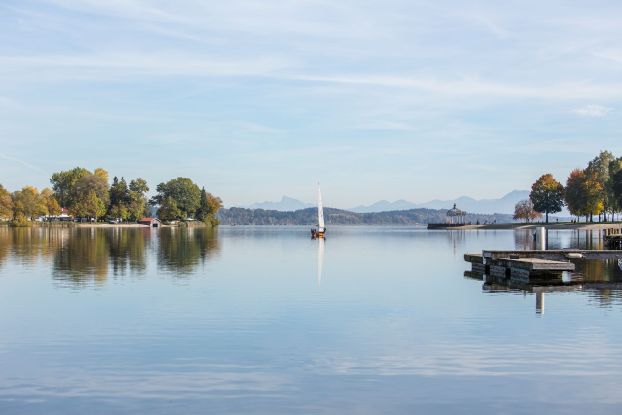 Waginger See mit Bergpanorama, &copy; Tourist-Info Waginger See / Richard Scheuerecker
