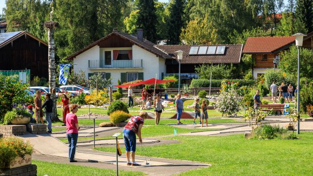 Minigolfanlage Waging am See, © Tourist-Info Waginger See / Richard Scheuerecker