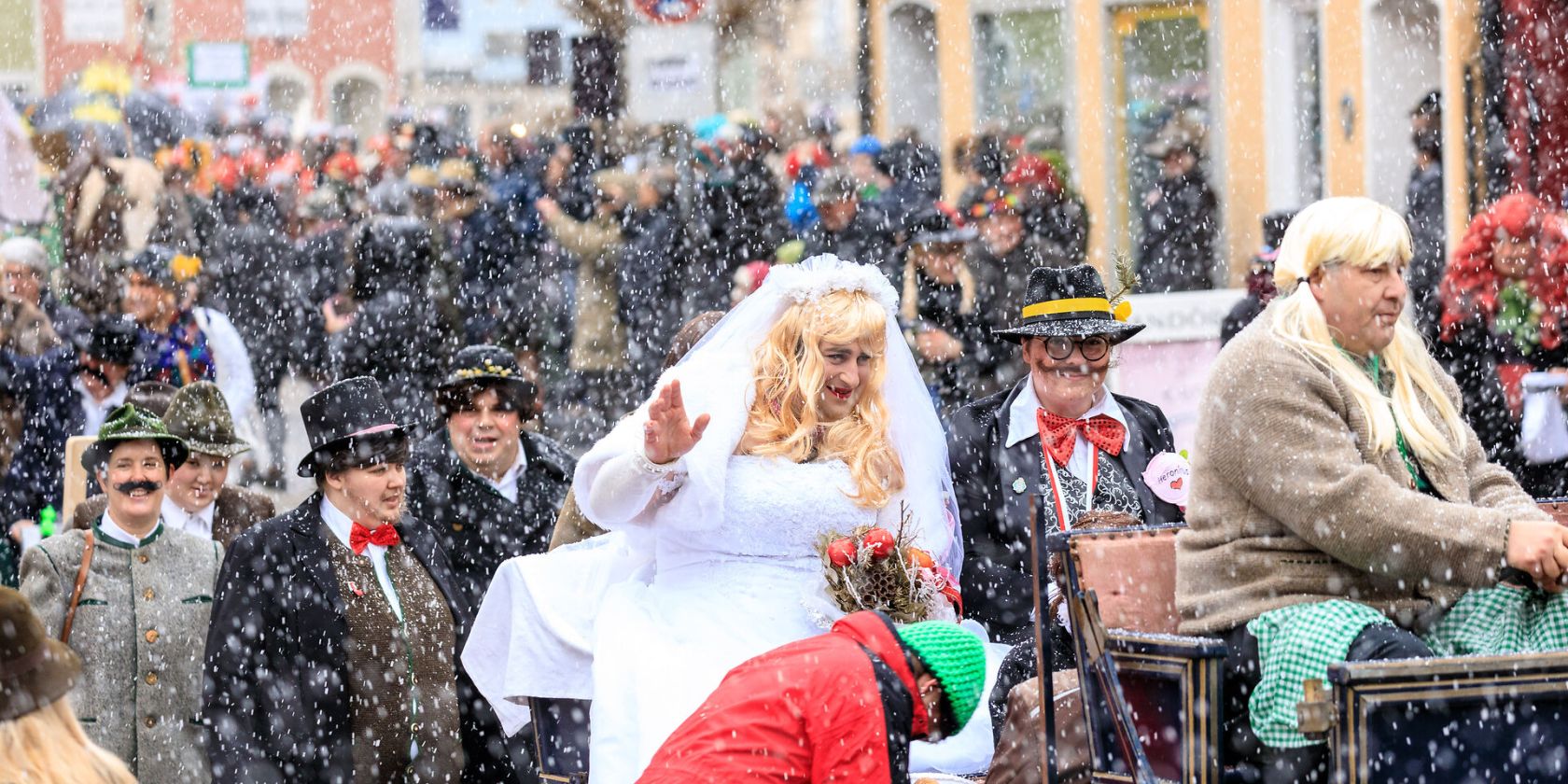 Faschingshochzeit Waging am See, © Tourist-Info Waginger See / Richard Scheuerecker