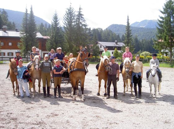 Kinder beim Ponyreiten "Beim Draxl", &copy; Beim Draxl - Heistracher