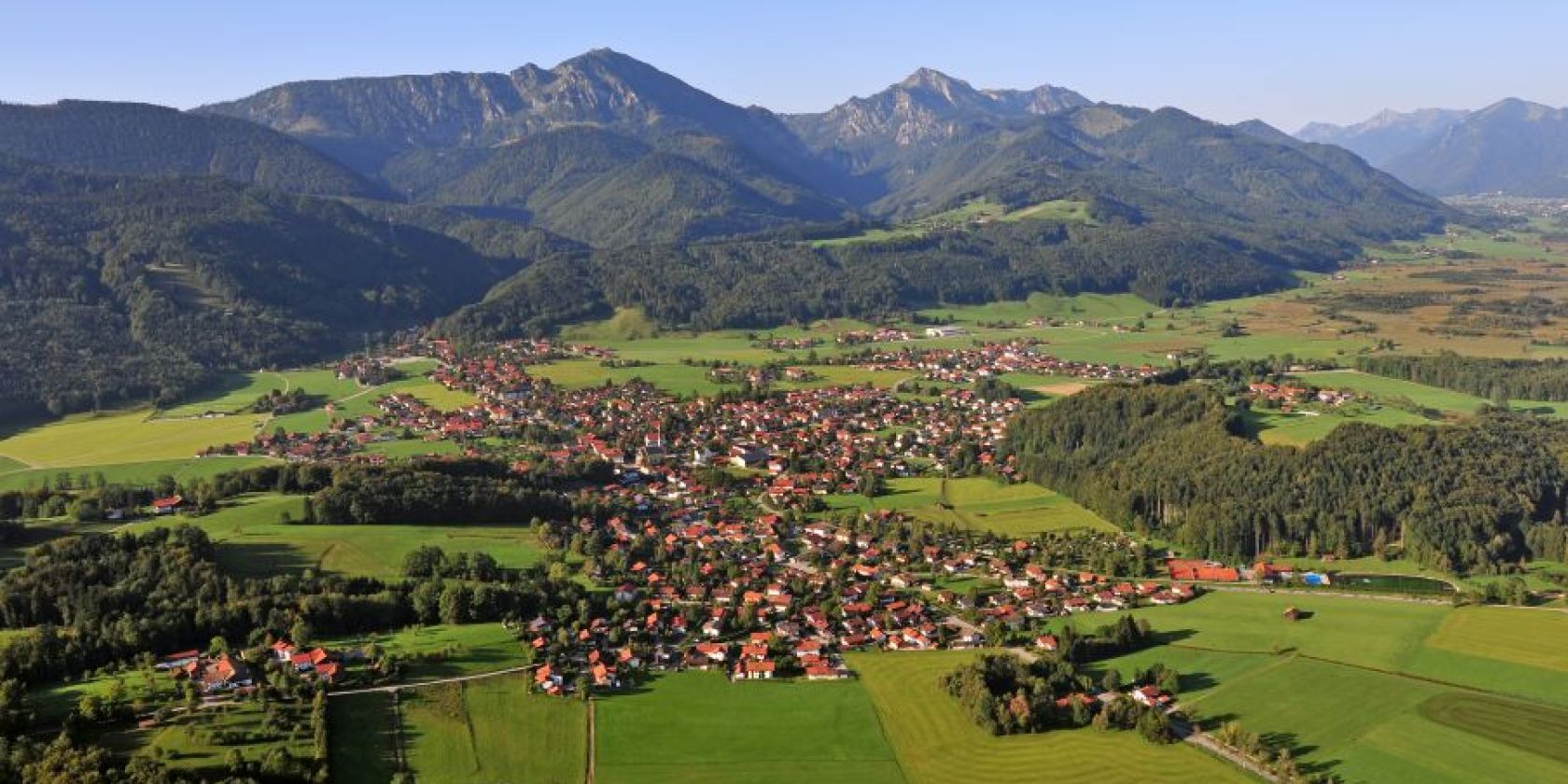 Platzhalter 1 Luftbild Bergen Sommer