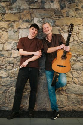 Kabarett mit &bdquo;Da Huawa und I&ldquo; &ndash; Ghupft wia gsprunga