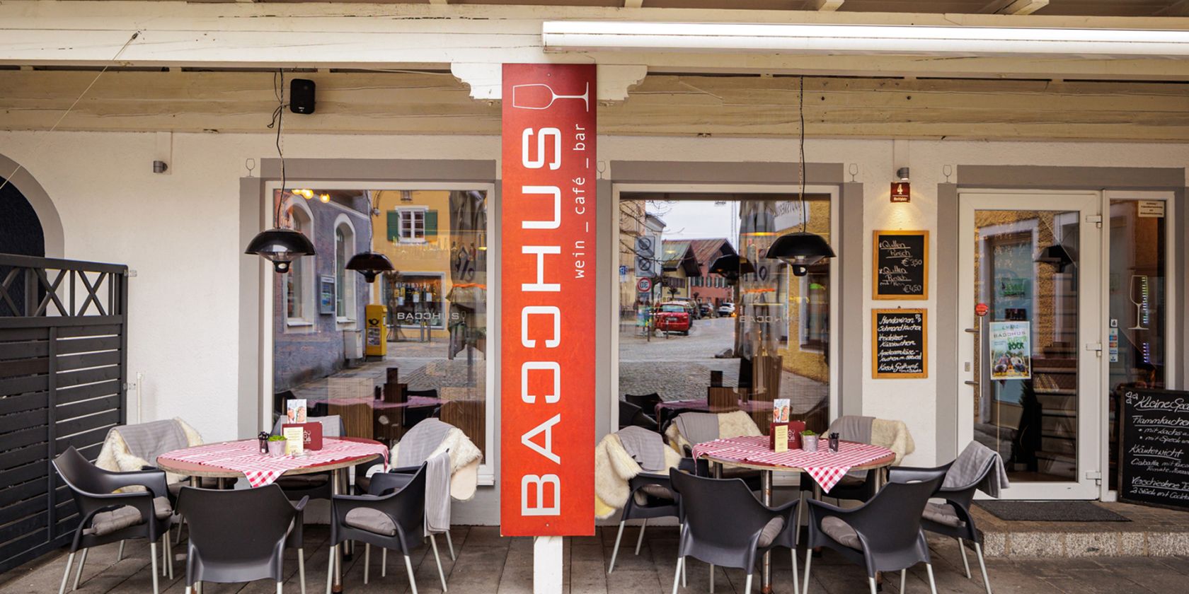 Bacchus-Wein-Café-Bar, © Tourist-Info Waginger See / Richard Scheuerecker