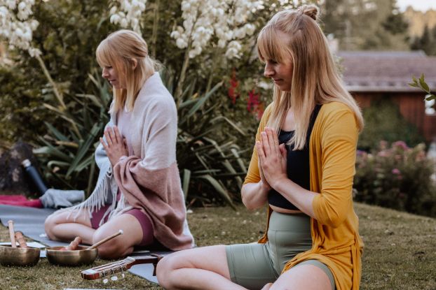 Moon Yoga mit den Twins, &copy; Yoga mit den Twins