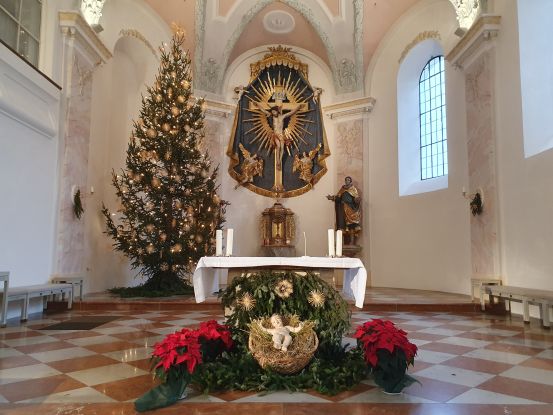 Altarbereich Heilig Abend, &copy; Plafinger