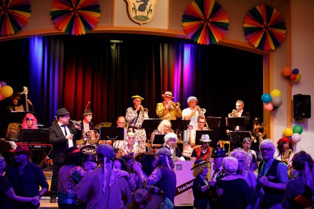 Faschingsball mit Teachers Groove Bigband, &copy; Musik- und Gesangsverein Grassau