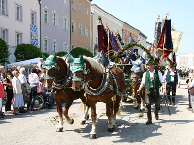 Georgiritt in Tittmoning (St. Georgsverein Tittmoning-Kirchheim), &copy; Tourist-Info Tittmoning