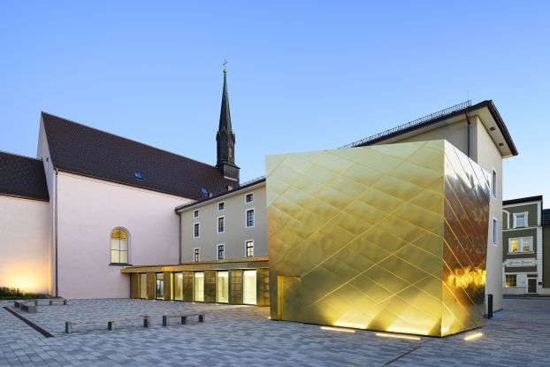 Kulturforum Klosterkirche - Goldener Anbau &copy; Stadt Traunstein, &copy; Kulturforum Klosterkirche