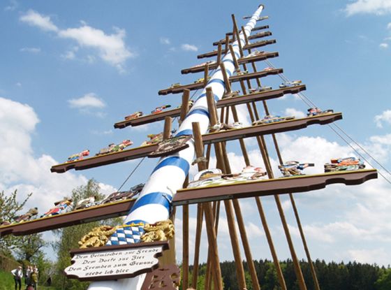 Maibaumaufstellen, &copy; Tourist-Info Waginger See