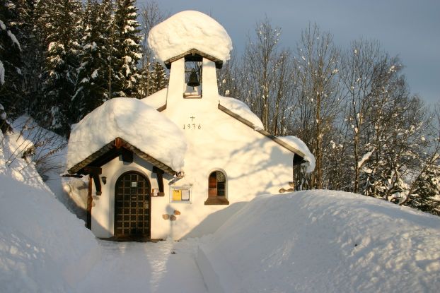 Bergkirchlein im Schnee, &copy; evag. Kirche