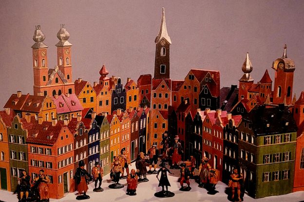 Typische farbenprächtige Plößberger Krippedarstellung, © Stadt Tittmoning